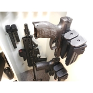 Mагнитен държач за пистолет на полската фирма RifleCX