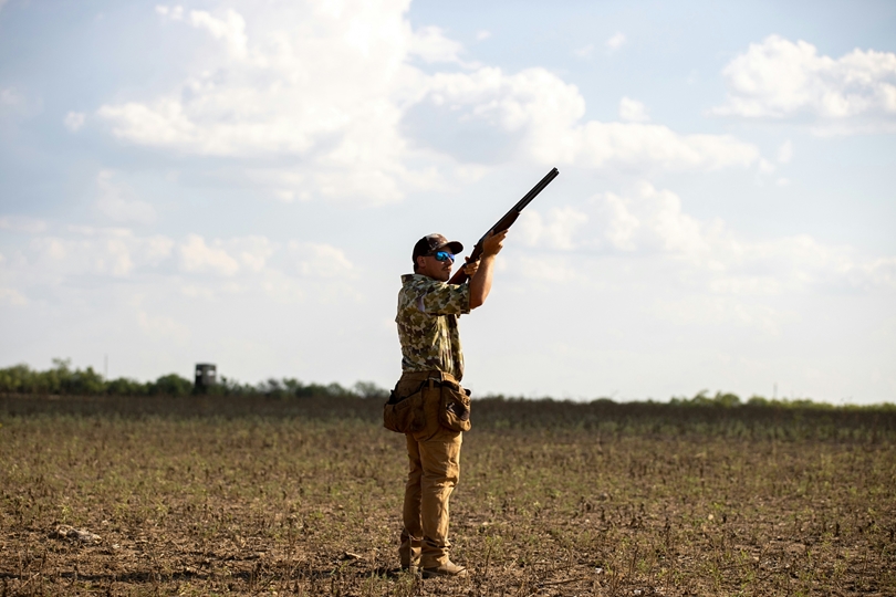 Купуване на ловно оръжие в България: Стъпки и законови изисквания